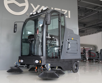 驾驶式扫地机 驾驶式扫地机