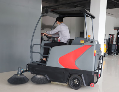 驾驶式扫地机 驾驶式扫地机