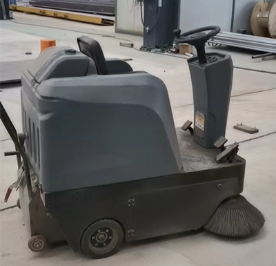 扬子驾驶式扫地机 扬子驾驶式扫地机