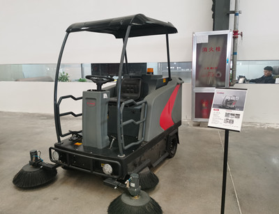 驾驶式扫地机 驾驶式扫地机