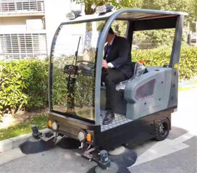 扬子驾驶式扫地机 扬子驾驶式扫地机