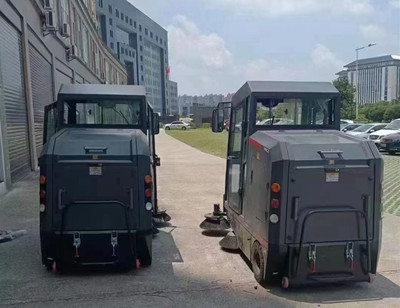 扫地车 扫地车