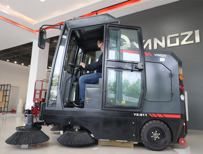 驾驶式扫地机 驾驶式扫地机