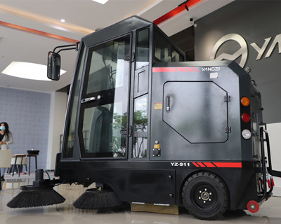 驾驶式扫地机 驾驶式扫地机